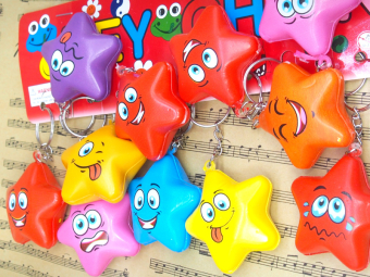 картинка Брелок 1928-18 (12) Звезда (как сквиш) 5х5х5см резина от магазина МОЛТИ