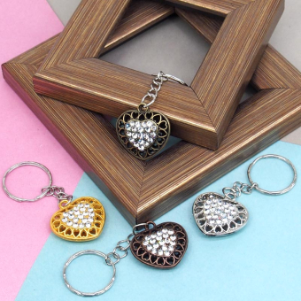 картинка Брелок 270-19 (12) Сердце со стразами металл 2,8х0,5х2,8см  от магазина МОЛТИ