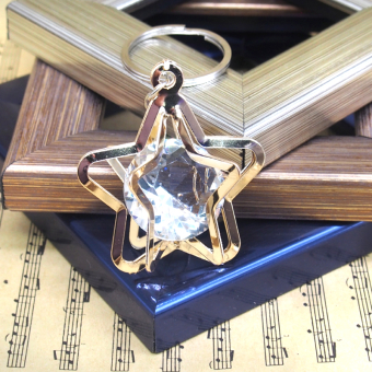 картинка Брелоки 2270-23  (12) объемная звезда с камнем 4х2х4см металл и пластик от магазина МОЛТИ