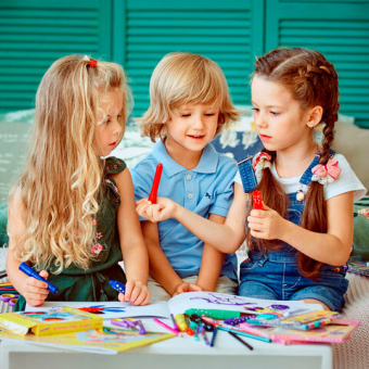 картинка Альбом для рисования, А4, 40 листов, скоба, обложка картон, BRAUBERG, 200х283 мм, "Благородные кони" (2 вида), 103728 от магазина МОЛТИ