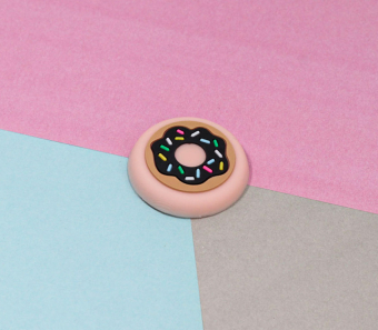 картинка Стопер 250822-16 детский пончик декоративный клеющий 4х4 см. от магазина МОЛТИ