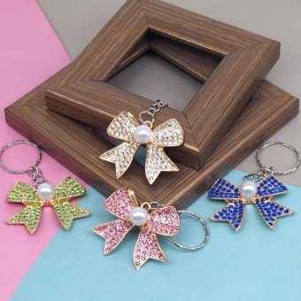 картинка Брелок 270-12 (12) Бантик со стразами металл 4,5х0,3х4см  от магазина МОЛТИ