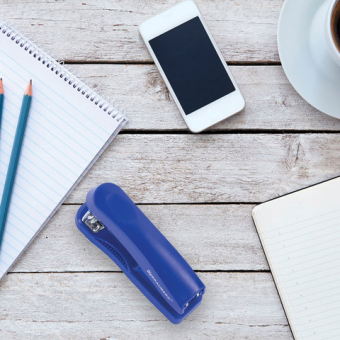 картинка Степлер №24/6, 26/6 BRAUBERG "Standard+", до 30 листов, синий, 228609 от магазина МОЛТИ