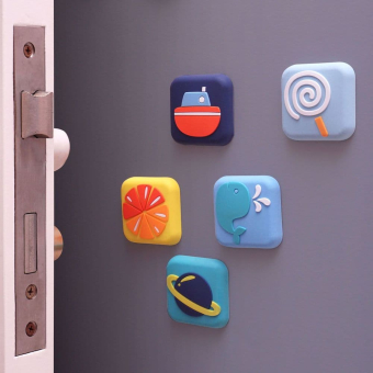 картинка Стопер 250822-15 детский кактус декоративный клеющий 4х4 см. от магазина МОЛТИ