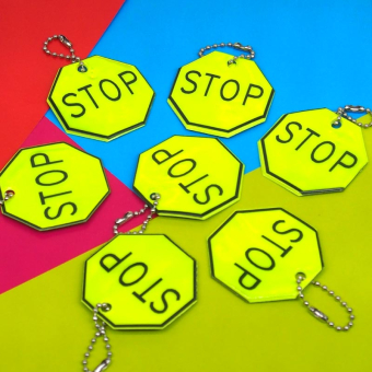 картинка Брелок-подвеска GJSTOP светоотражающий STOP 5х01х4,5см (100) от магазина МОЛТИ