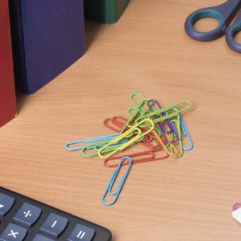 картинка Скрепки большие 50 мм, цветные, 50 шт., в картонной коробке, BRAUBERG, 221533 от магазина МОЛТИ