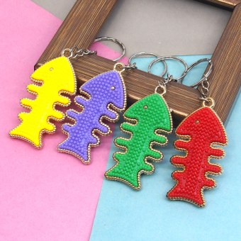 картинка Брелоки TL 61 рыбий скелет золотистый с бусинками от магазина МОЛТИ