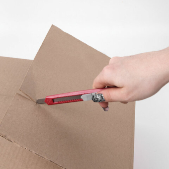 картинка Нож канцелярский 9 мм STAFF "Basic Economy", фиксатор, клип, корпус ассорти, 237080 от магазина МОЛТИ