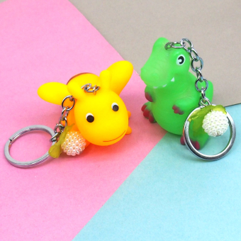 картинка Брелок пищалка 225 (12) Пчелка и крокодил с бусиной 6х3,5х3,5см от магазина МОЛТИ