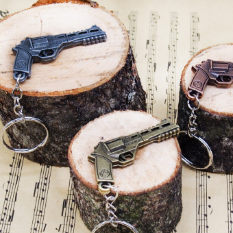 картинка Брелок 8-5 Пистолет металл 5х0,5х2,5хсм от магазина МОЛТИ