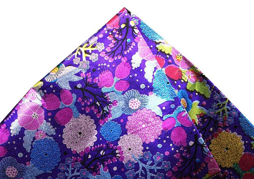 Листы упаковочные 70*100см тиснение с рисунком Цветы на фиолетовом210124