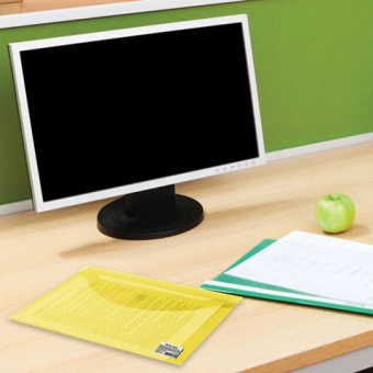 картинка Папка-конверт с кнопкой МАЛОГО ФОРМАТА (240х190 мм), А5, прозрачная, желтая, 0,18 мм, BRAUBERG, 224028 от магазина МОЛТИ