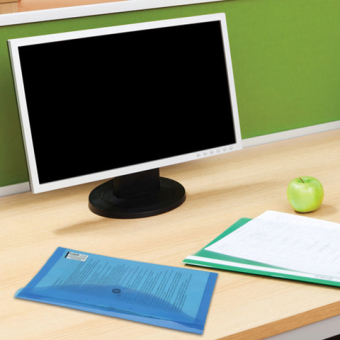 картинка Папка-конверт с кнопкой BRAUBERG, А4, до 100 листов, прозрачная, синяя, 0,15 мм, 221637 от магазина МОЛТИ