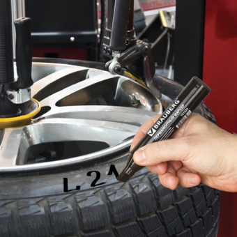 картинка Маркер перманентный BRAUBERG "JUMBO", ЧЕРНЫЙ, ШИРОКАЯ ЛИНИЯ ПИСЬМА, скошенный 3-10мм, 151224 от магазина МОЛТИ