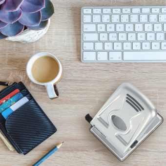 картинка Дырокол металлический BRAUBERG "Metallic", до 40 листов, серебристый, 224342 от магазина МОЛТИ