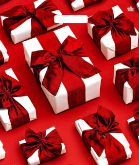 картинка Пакет Подарки с красными бантами-пакет вырубной ПВД 450х380х0,060 от магазина МОЛТИ