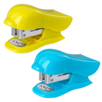 картинка Степлер №24/6, 26/6 МИНИ ЮНЛАНДИЯ "Дельфин", до 20 листов + скобы 24/6 1000 шт., ассорти, блистер, 228597 от магазина МОЛТИ