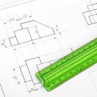 картинка Линейка пластик 20 см BRAUBERG, с держателем, прозрачная, неоновая, ассорти, 210834 от магазина МОЛТИ